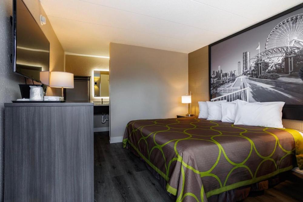 King Room with Mobility Access and Bathtub with Grab Bars, Non-Smoking interior